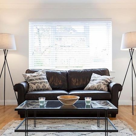 Vila 3 Bed House/Garden/Wi-Fi/Parking/Central Location Guildford Exteriér fotografie
